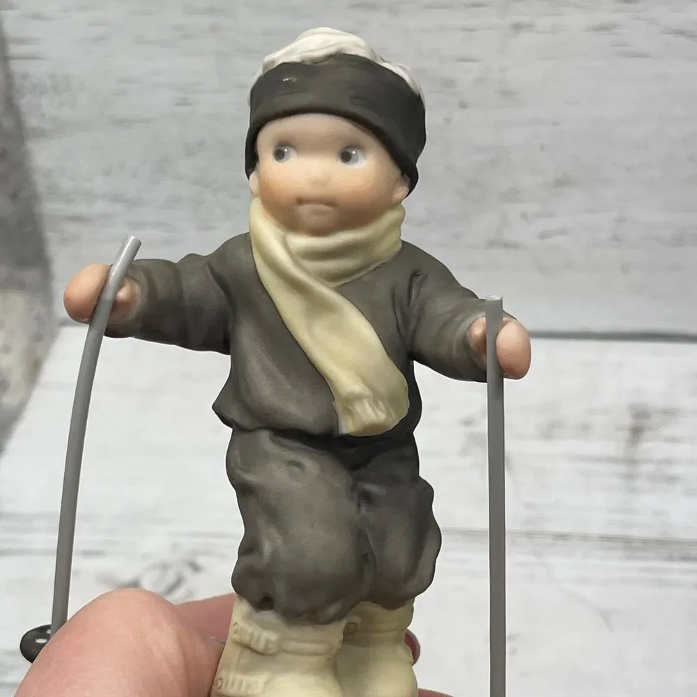 1998 Enesco Pretty as a Picture Winter Mini Figurines 375896 375594 Kim Anderson